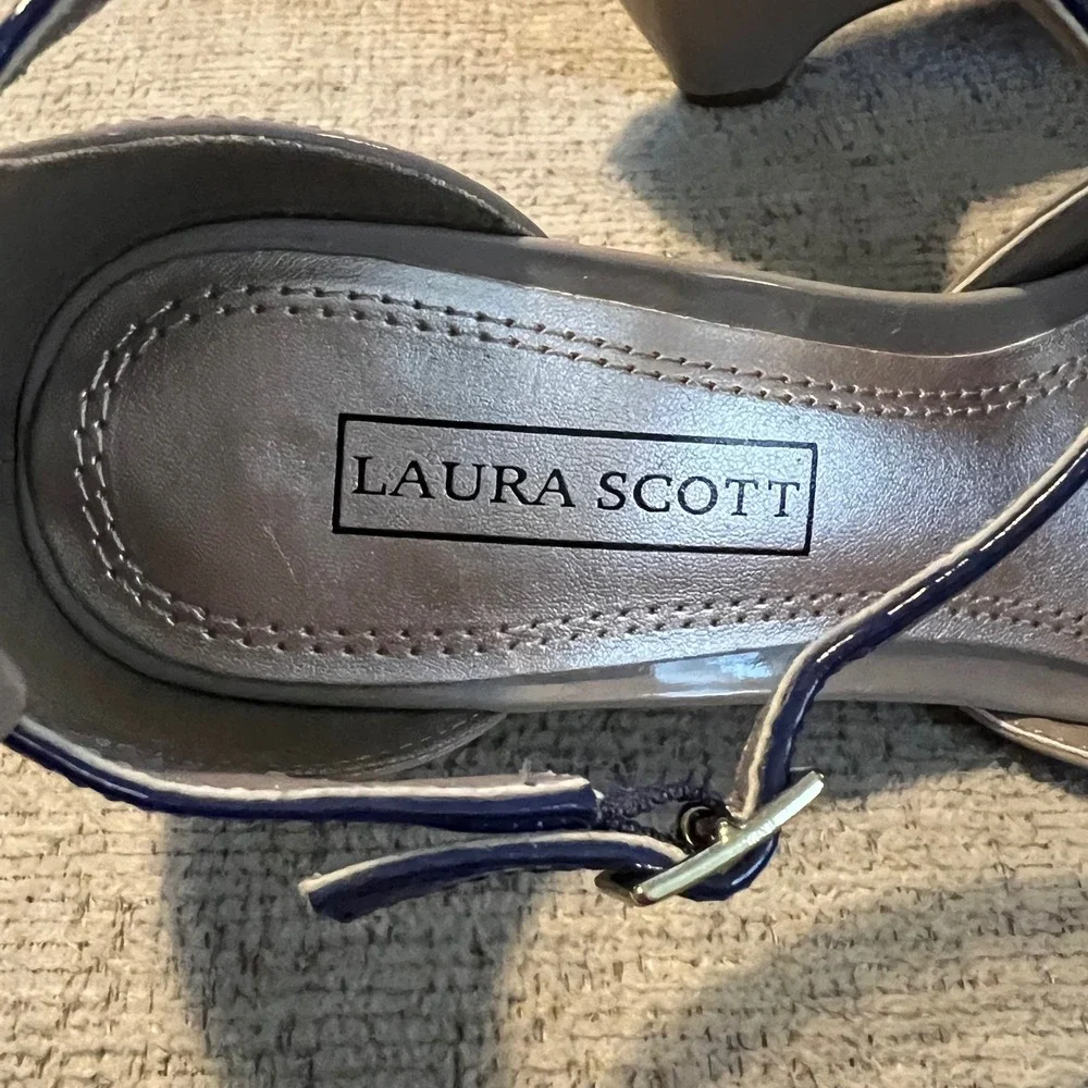 Laura‎ Scott Elana Blue Grey Patent T-Strap Wedge Heels Peep Toe Sandals 6.5M